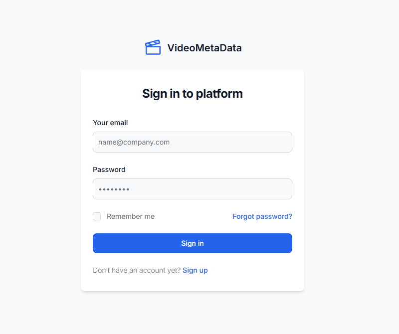 Login ekrāns VideoMetaData platformai ar e-pasta/paroles piekļuvi un lietotāja reģistrācijas saiti.